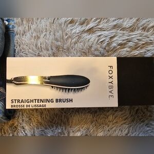 Foxybae Straightening Brush